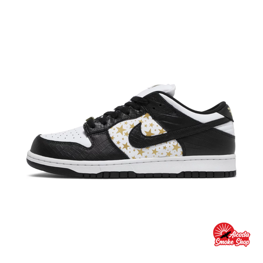 this is an image of Nike SB Dunk Low OG QS "Supreme Stars Black"