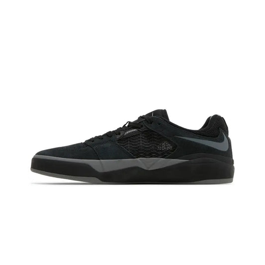 this is an image of Nike SB Ishod Wair "Black Dark Grey"