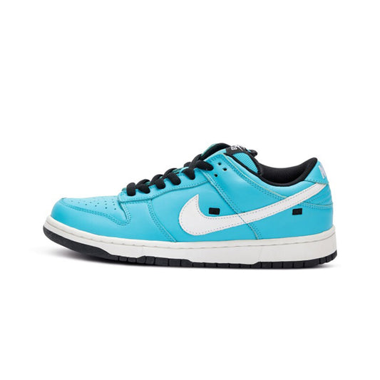 this is an image of Nike SB Dunk Low "Tokyo Blue Taxi"