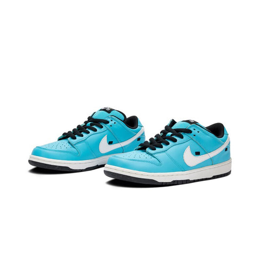 this is an image of Nike SB Dunk Low "Tokyo Blue Taxi"