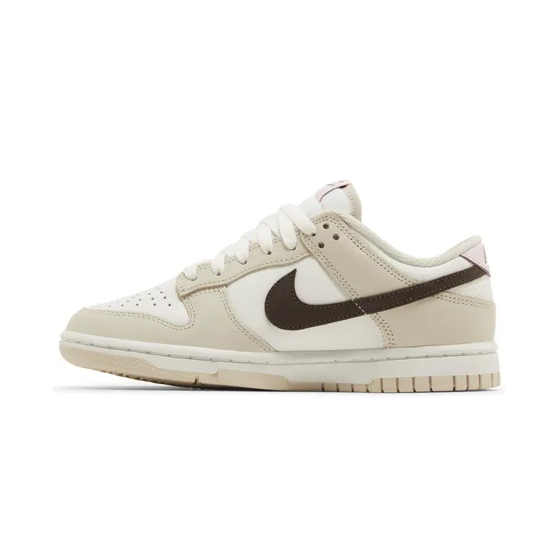 this is an image of Nike Dunk Low "Neapolitan"