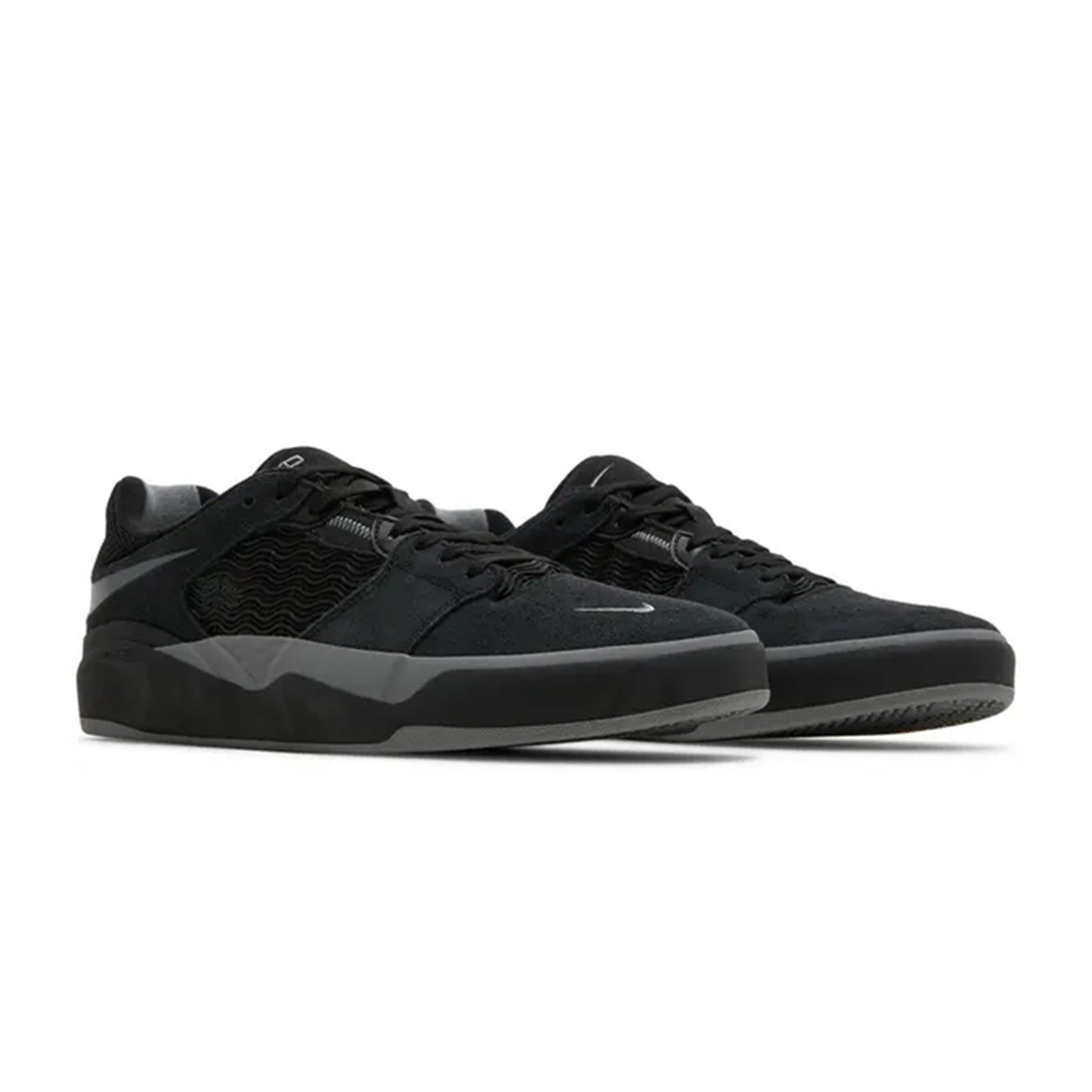 this is an image of Nike SB Ishod Wair "Black Dark Grey"